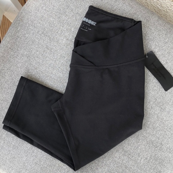 NWT! - ODODOS Cross Front Leggings - Picture 2 of 8